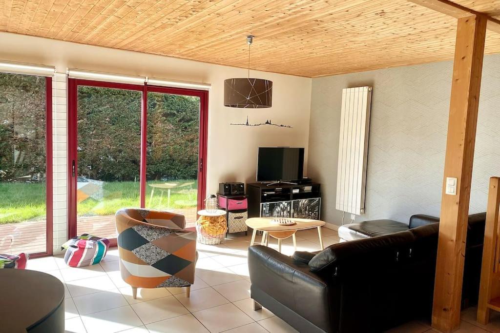 Maison 180m2, Jardin Clos, 2 Terrasses, 5 Mn Dinan * Vildé-Guingalan